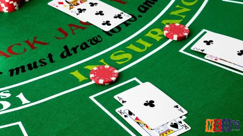 Không gian chơi đánh bài blackjack ăn tiền chuyên nghiệp với đầy đủ dụng cụ và quy tắc chuẩn quốc tế