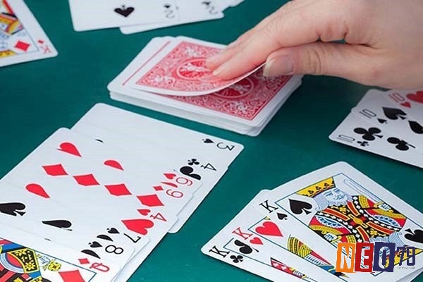 Game đánh bài tá lả là trò chơi tạo phỏm để giành chiến thắng